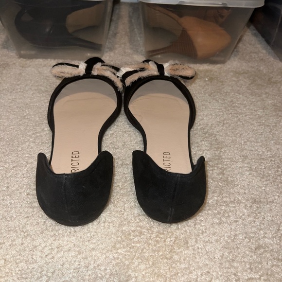 Restricted Black Women's Flats with Bow Detail - Picture 2 of 5